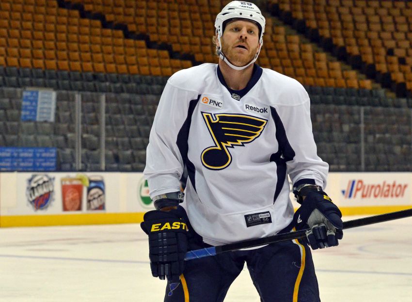 NHL profile photo on St. Louis Blues' Steve Ott during a game