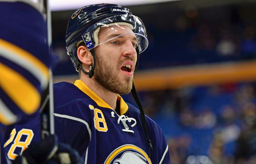 Zemgus Girgensons Signs One-Year Contract with Buffalo Sabres