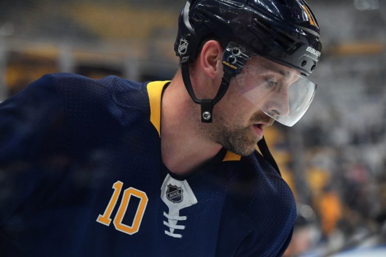 Sabres' Patrik Berglund to be healthy scratch against Lightning