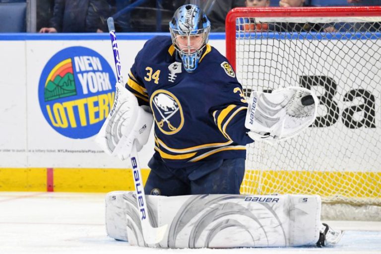 Sabres stick with Jonas Johansson, nearly roar back against Ducks