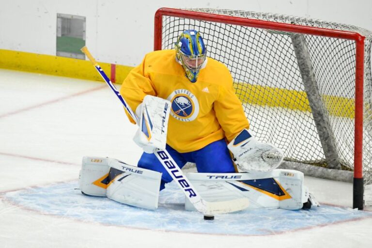 Sabres’ goaltending quickly concern; Jonas Johansson ready to
