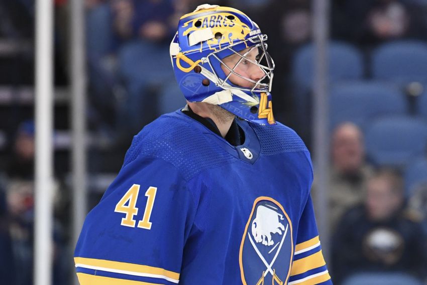 After re-signing Craig Anderson, Sabres must acquire more goalies